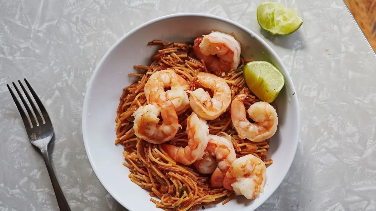 Spicy Pasta with Shrimp and Tomatoes