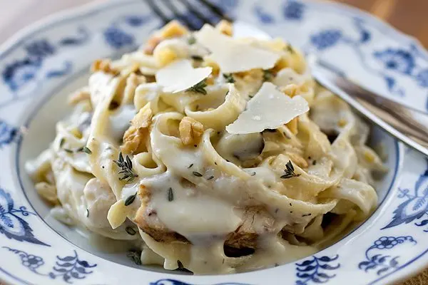 Parmesan Roasted Garlic Cream Sauce with Fettuccine | The Cozy Apron