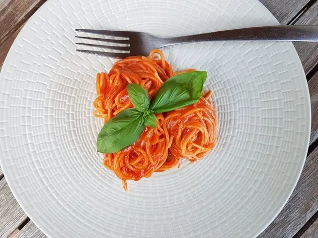 The Best Spaghetti with Tomato Sauce Ever!