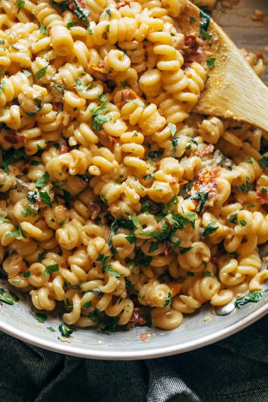 Creamy Garlic Sun-Dried Tomato Pasta