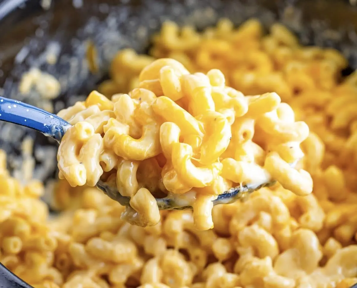 Crock Pot Mac and Cheese That Everyone Loves!