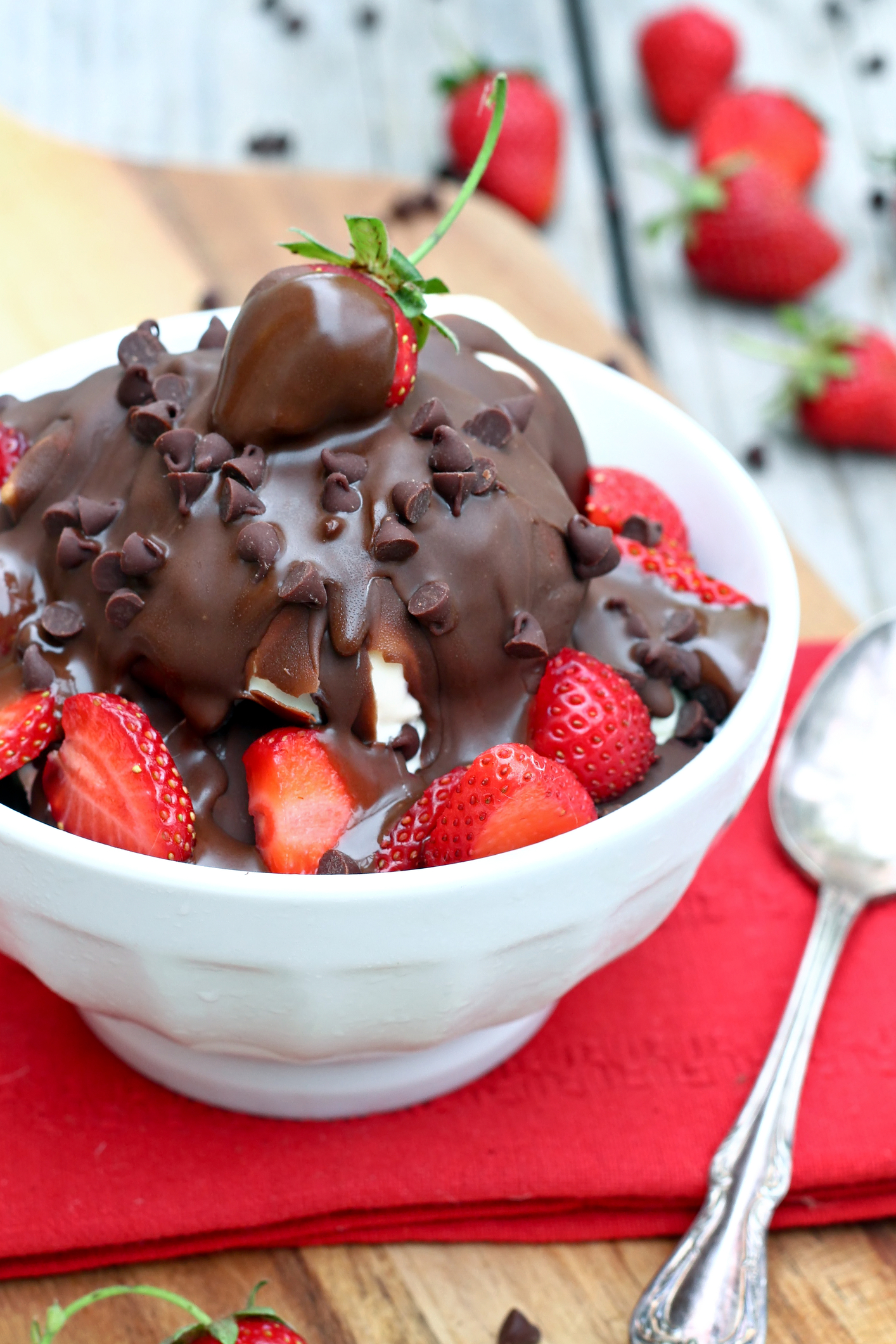 Easy Chocolate Strawberry Sundae Recipe