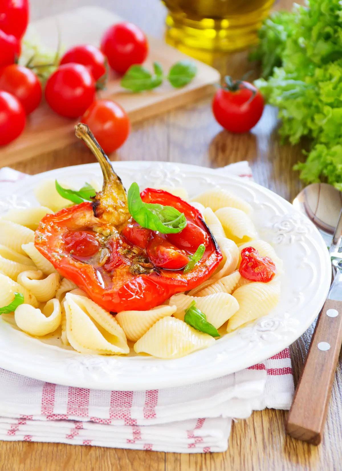 Roasted Pepper Tomato Pasta with Fresh Basil