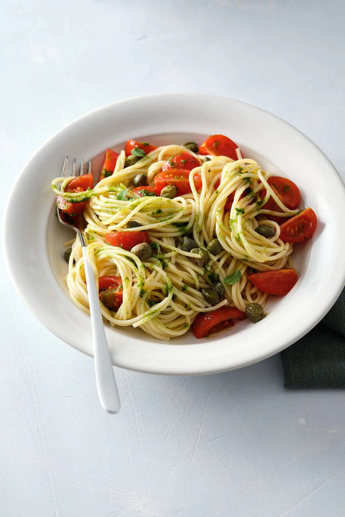 How to Make Classic Spaghetti with Tomato Sauce