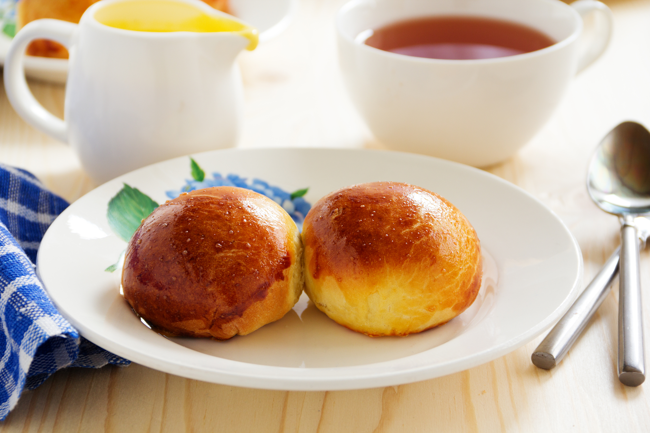 Poppy Seed Buns with Silky Vanilla Cream