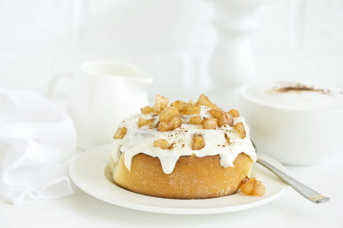 Fluffy Homemade Cinnamon Rolls With Cream Cheese Icing