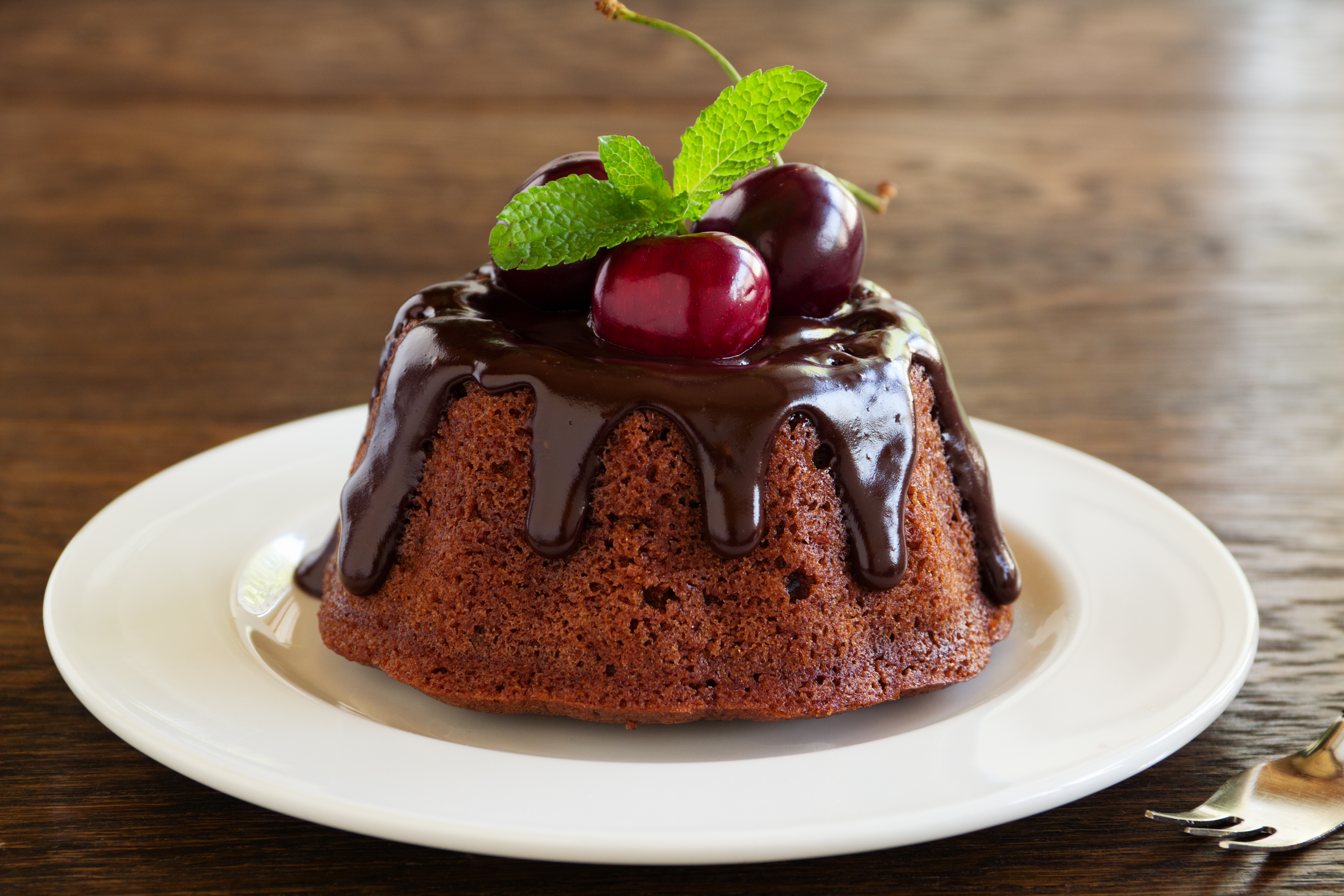 Easy Chocolate Cherry Icing Cake Recipe