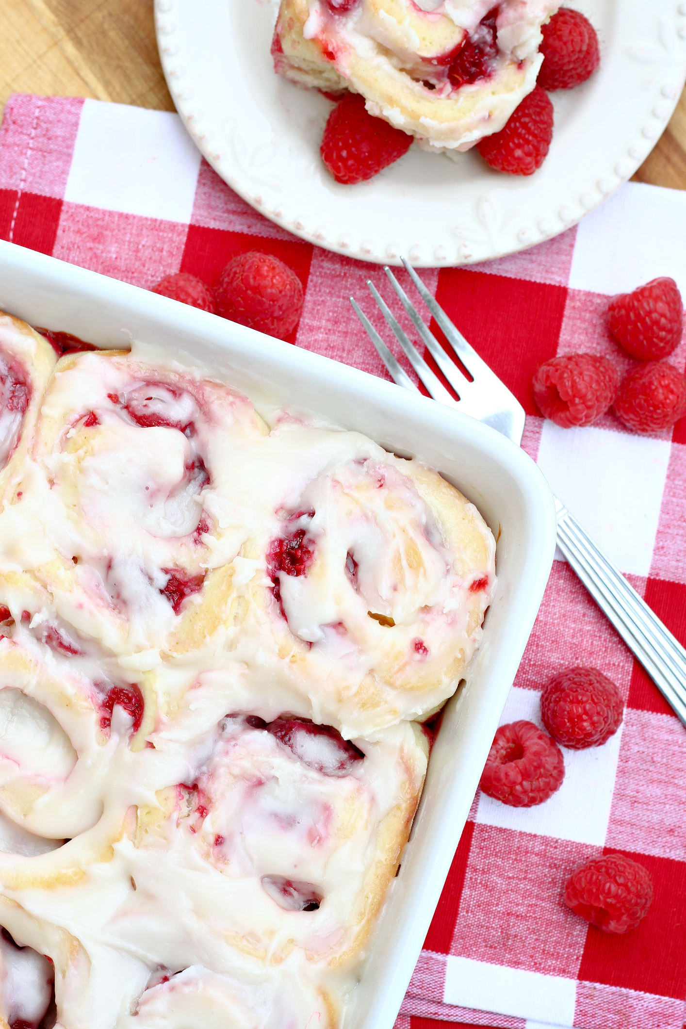 Light Raspberry Cream Cheese Sweet Rolls Recipe