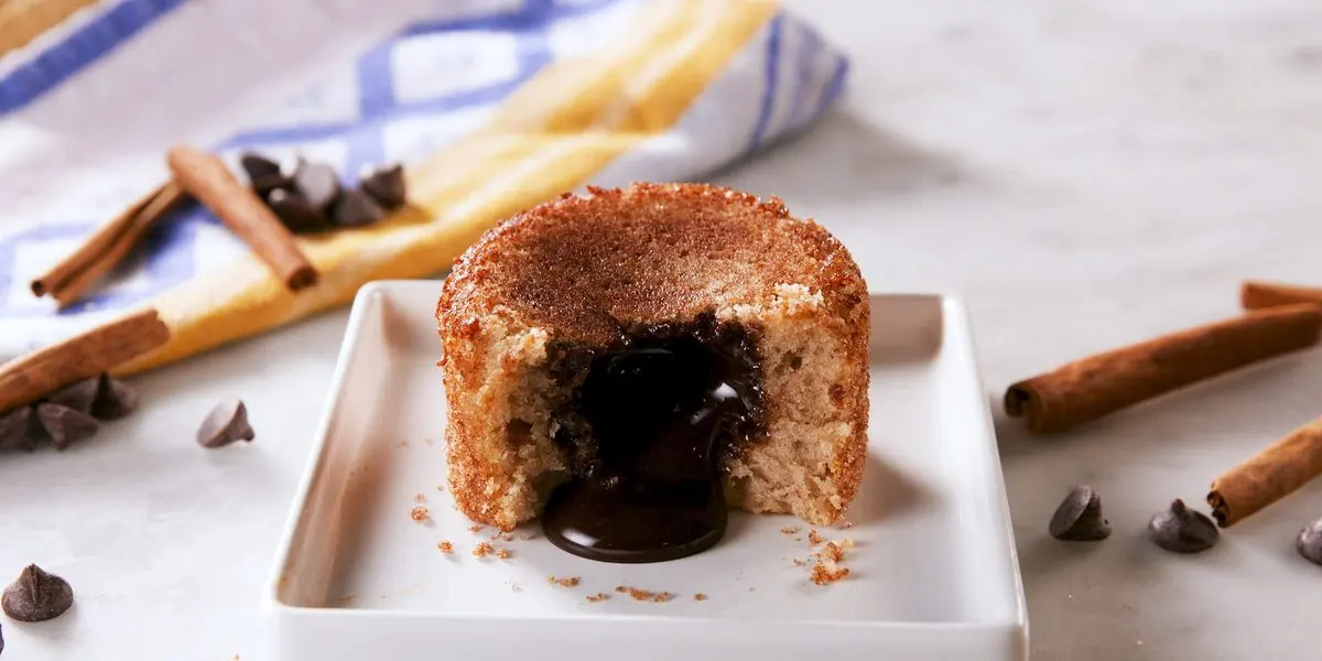 Mini Churro Cakes Explode With Melted Chocolate