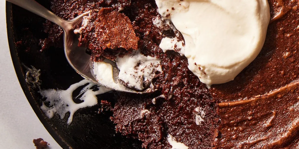 Skillet Fudgy Brownie Pudding