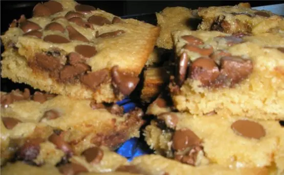Light Chocolate Chip Cookie Bars