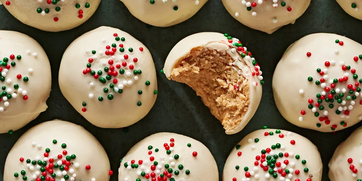 Peanut Butter Snowballs Are The Festive Food You Should Be Gifting (Not Throwing) This Year