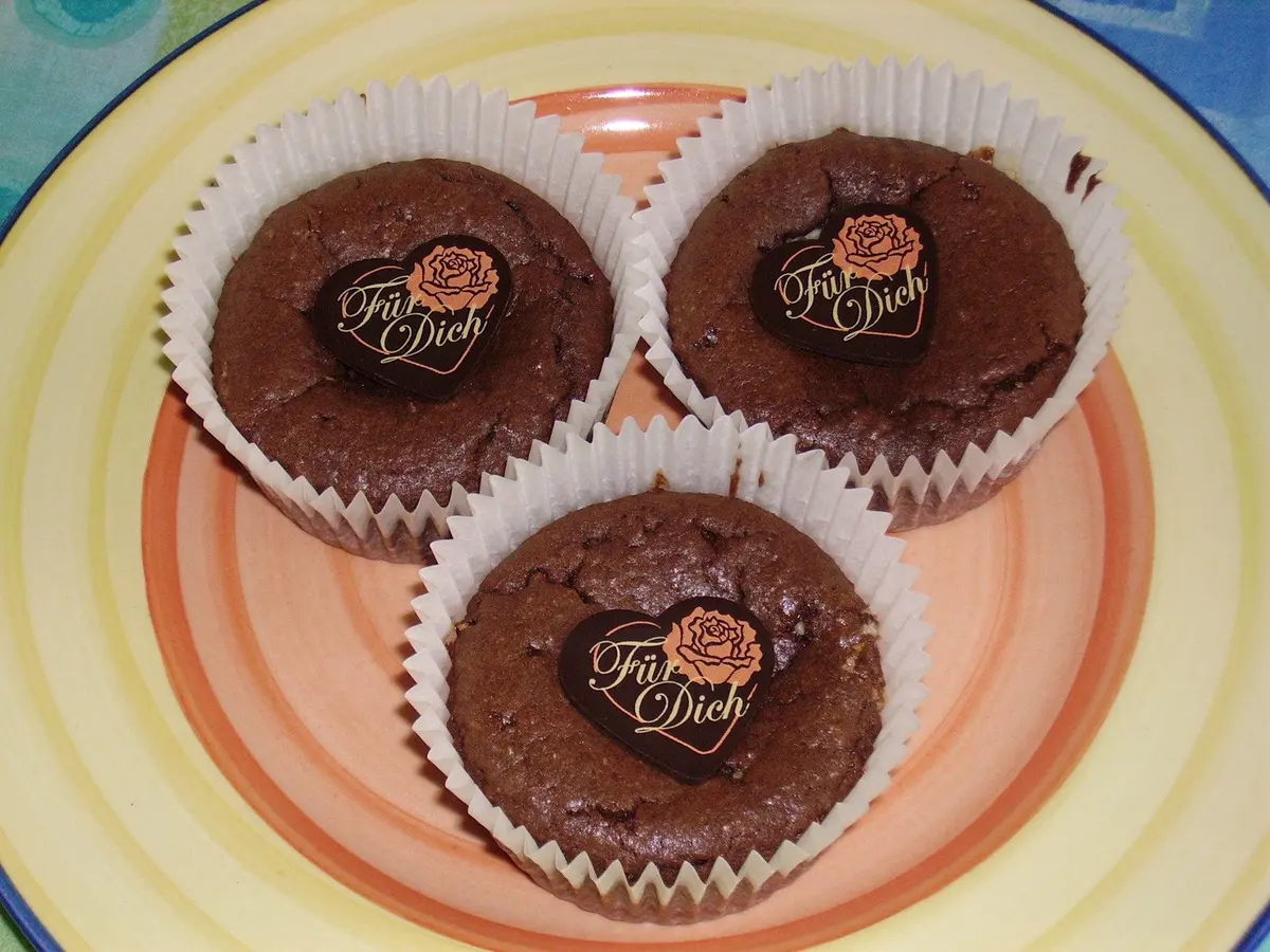 Gluten-Free, Low-Carb Chocolate Amaretto Cream Cheese Cupcakes