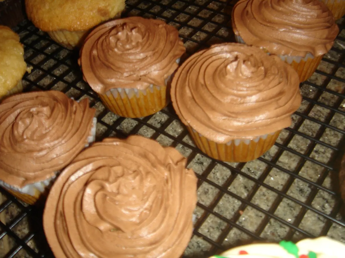 Gluten-Free, Sugar-Free Vegan Vanilla Cupcakes With Chocolate