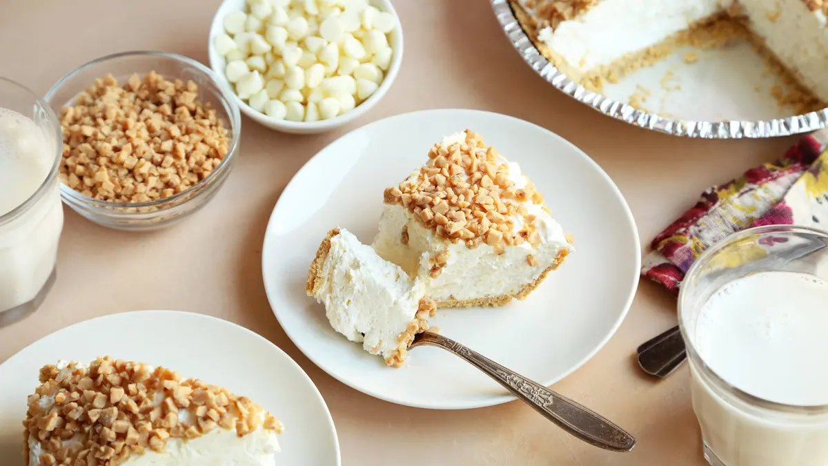 White Chocolate No-Bake Cheesecake Pie
