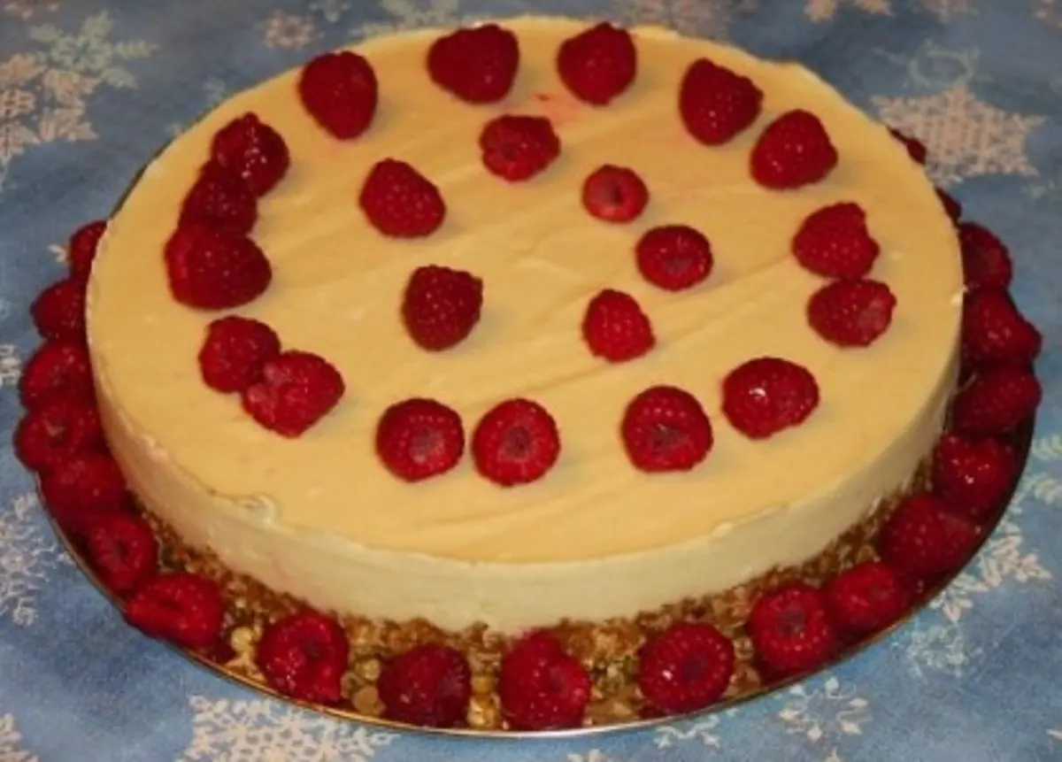 Lemony White Chocolate Cheesecake With Shortbread Cookie Crust