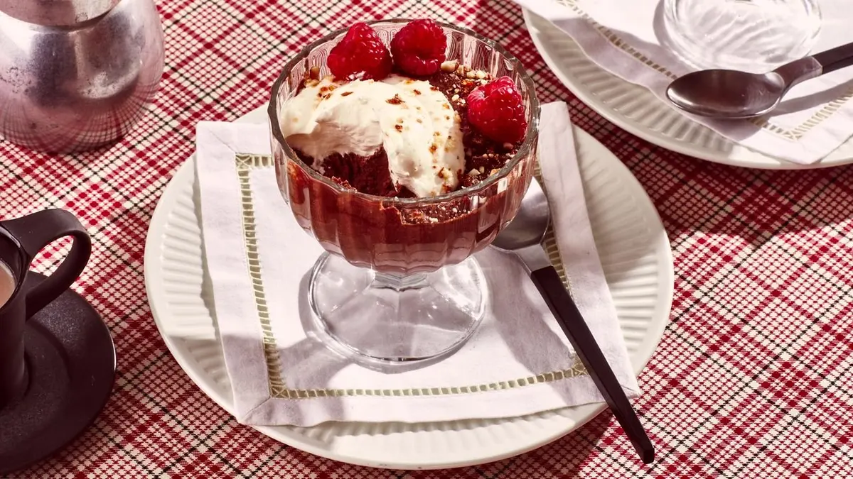 Chocolate Paradis With Almond Praline Recipe